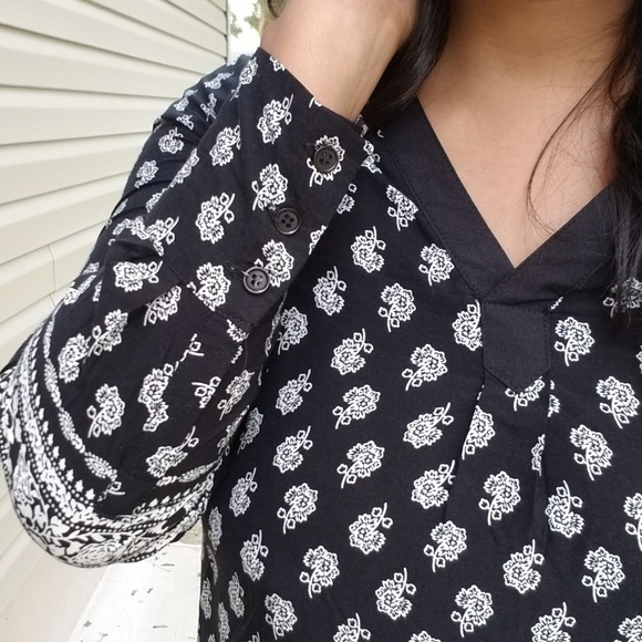 FREE TO BE ME FLORAL PRINT TOP - Picture 4 of 12